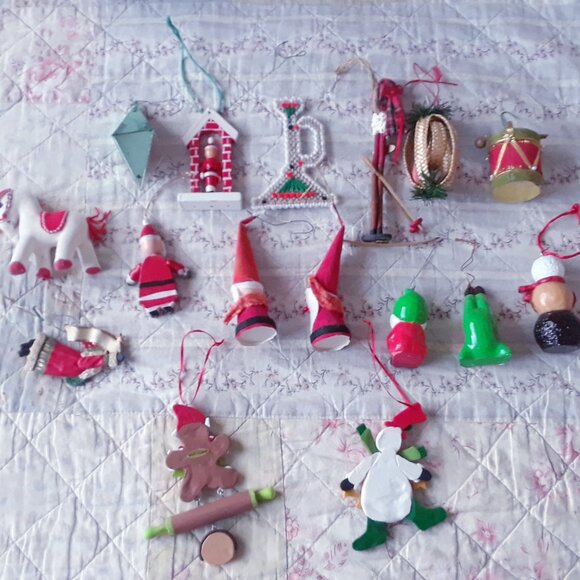 Lot of 16 Vintage Christmas Ornaments 50s 60s 70s 80s 90s - Picture 8 of 11